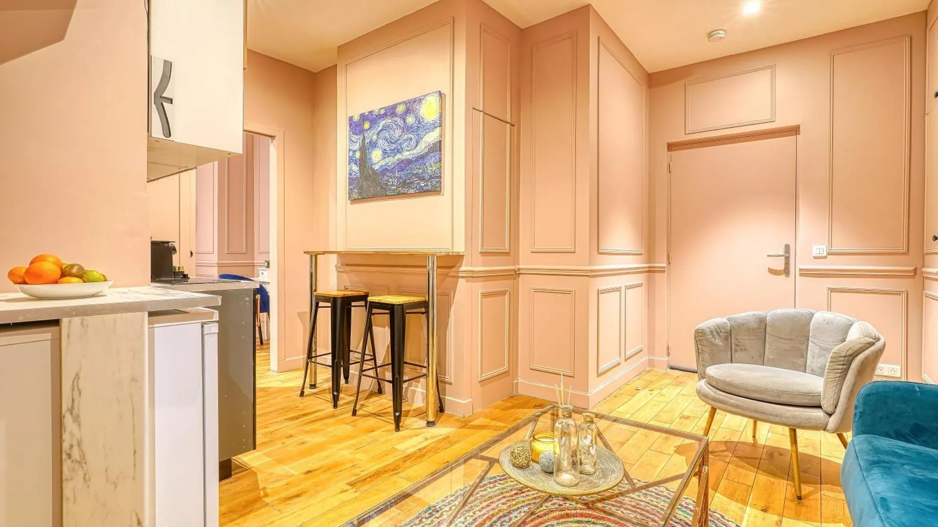 Anna In Republique Apartment